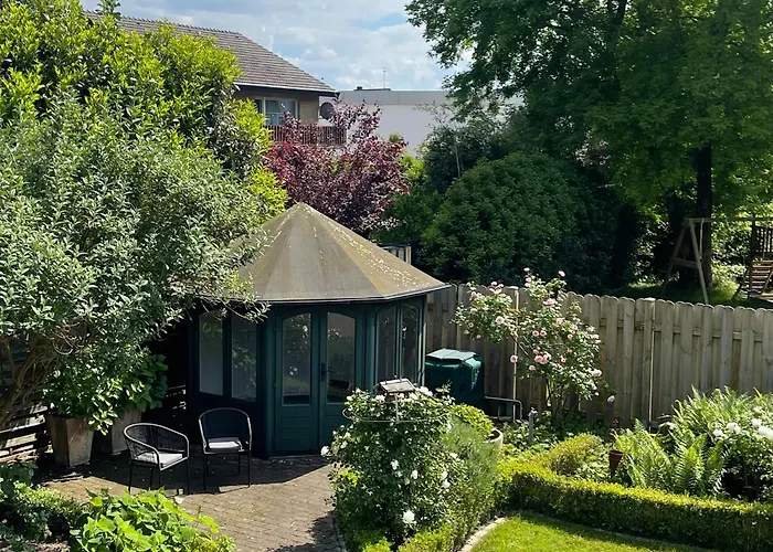 Charmante Wohnung Mit Garten, Gemuetlich, Ruhig, Zentral شقة *